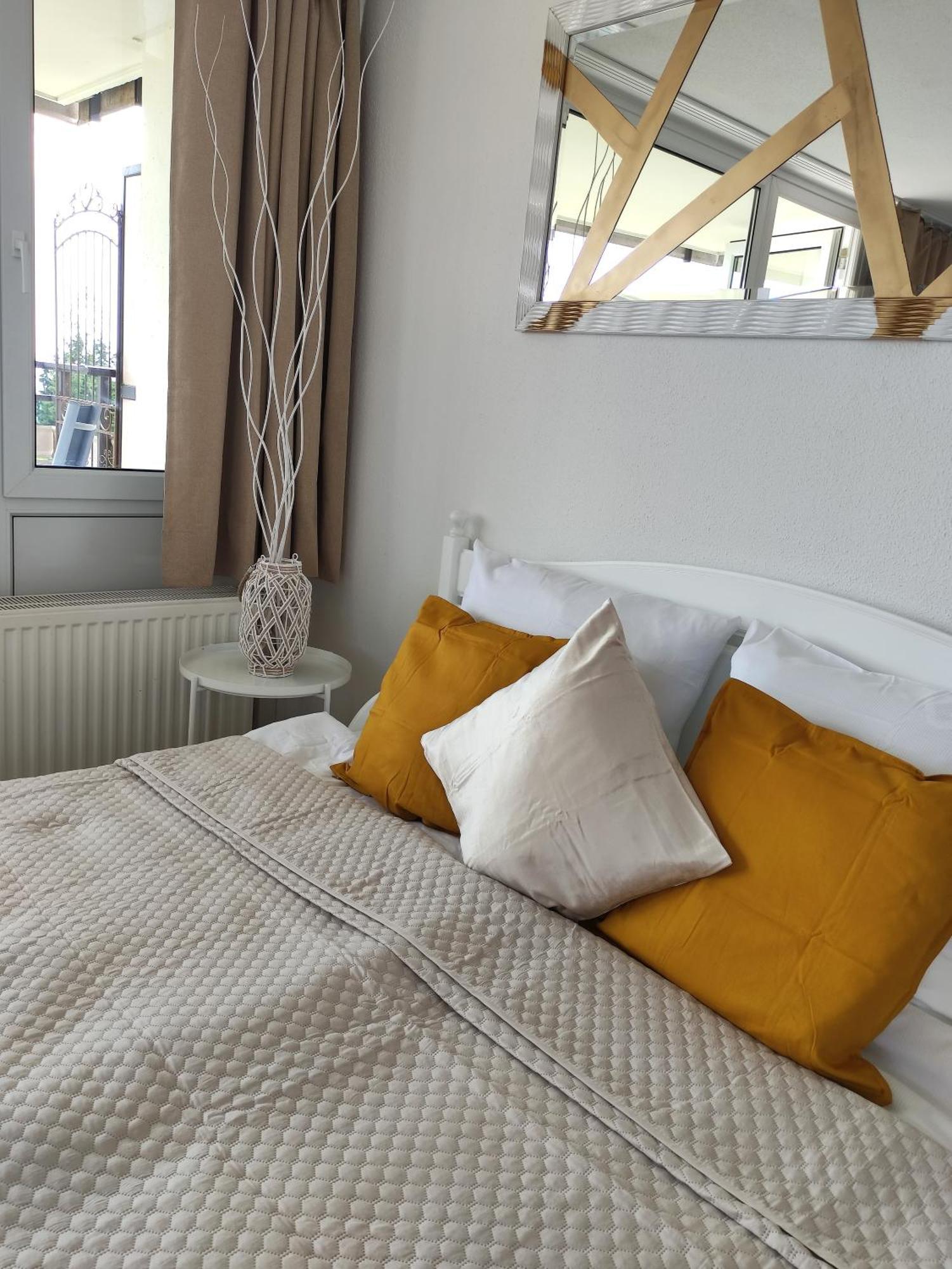 Pools, Sauna Und Balkon Mit Panoramablick Apartment *